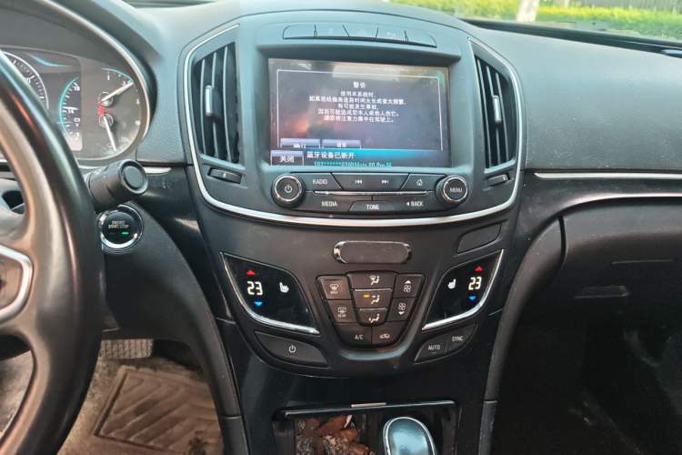 Used Buick Regal 2015 1.6T Leading Technology Model Audio And AC Panel