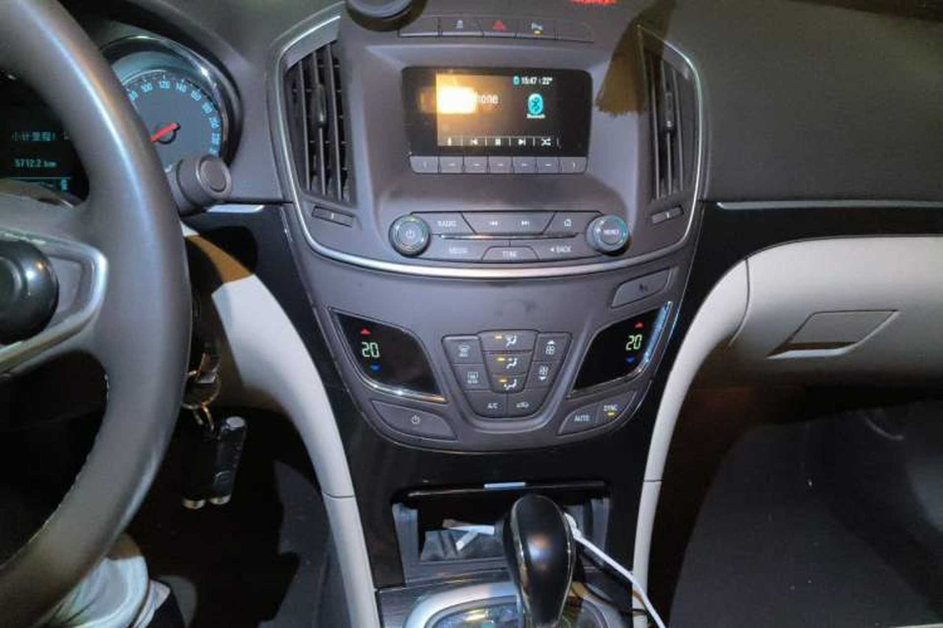 Used Buick Regal 2015 2.0L Leading Fashion Edition Audio And AC Panel
