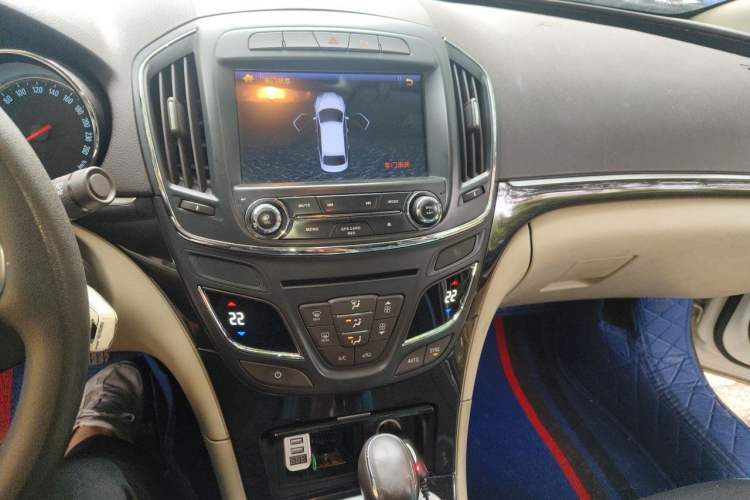 Used Buick Regal 2015 2.0L Leading Fashion Edition Audio And AC Panel