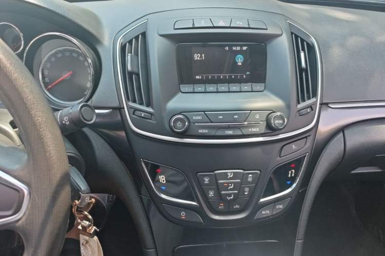 Used Buick Regal 2015 1.6T Leading Technology Model Audio And AC Panel