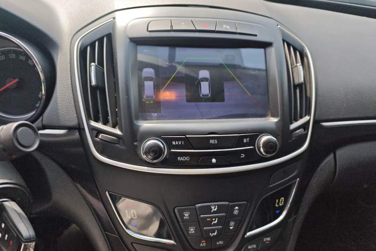 Used Buick Regal 2015 1.6T Leading Technology Model Audio And AC Panel