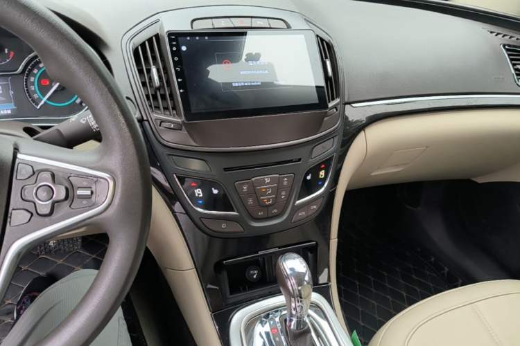 Used Buick Regal 2015 2.0L Elite Fashion Edition Audio And AC Panel
