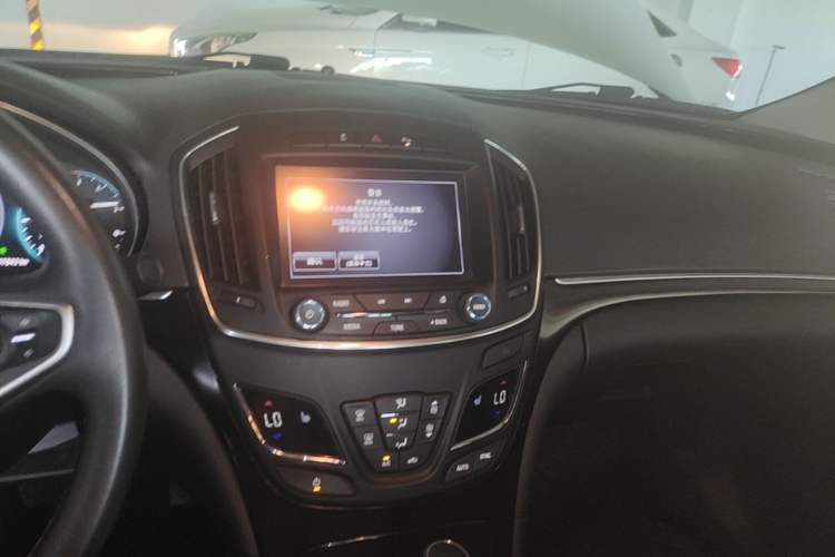 Used Buick Regal 2015 1.6T Elite Tech Model Audio And AC Panel