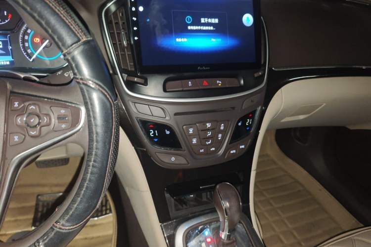 Used Buick Regal 2015 2.0L Elite Fashion Edition Audio And AC Panel