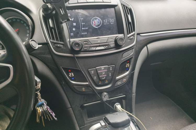 Used Buick Regal 2015 1.6T Leading Technology Model Audio And AC Panel