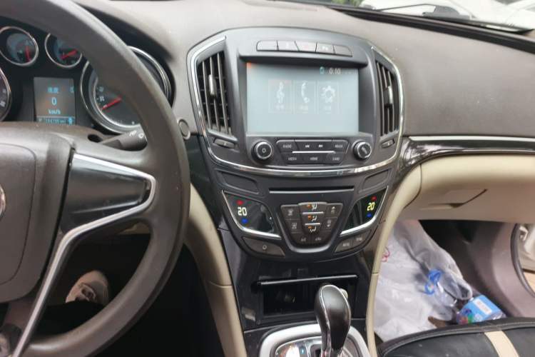 Used Buick Regal 2015 2.0L Leading Fashion Edition Audio And AC Panel