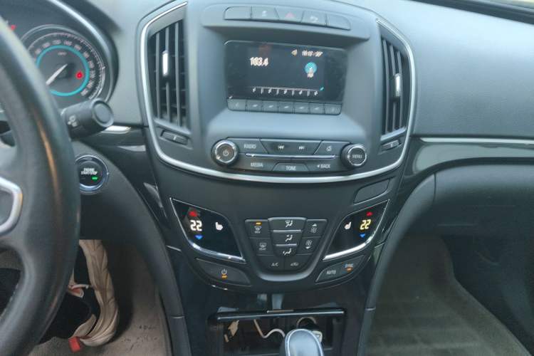 Used Buick Regal 2015 GS 2.0T Grand Sport Edition Audio And AC Panel