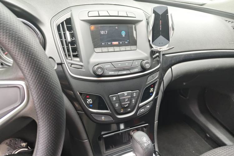 Used Buick Regal 2015 1.6T Leading Technology Model Audio And AC Panel