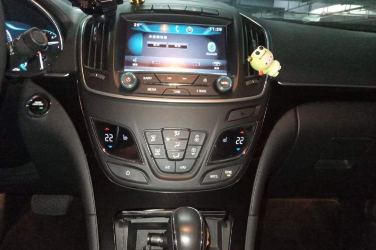 Used Buick Regal 2015 1.6T Elite Tech Model Audio And AC Panel