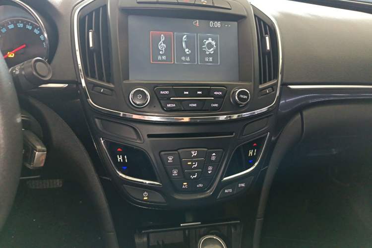 Used Buick Regal 2015 1.6T Leading Technology Model Audio And AC Panel