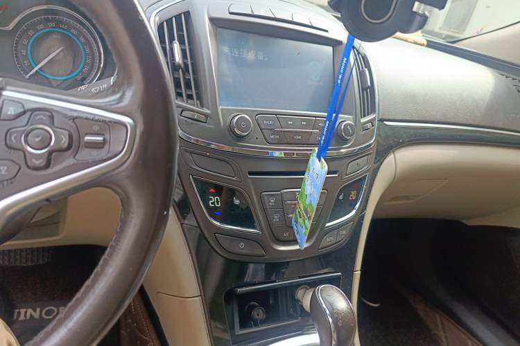Used Buick Regal 2015 2.0L Elite Fashion Edition Audio And AC Panel