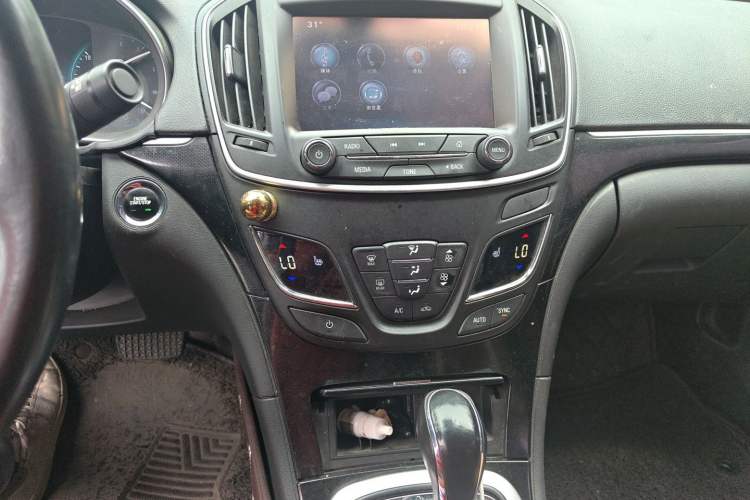 Used Buick Regal 2015 1.6T Elite Tech Model Audio And AC Panel
