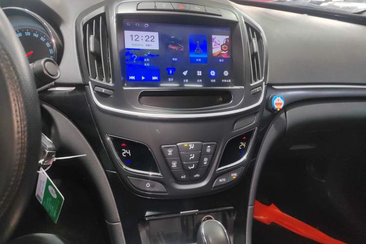 Used Buick Regal 2015 1.6T Leading Technology Model Audio And AC Panel