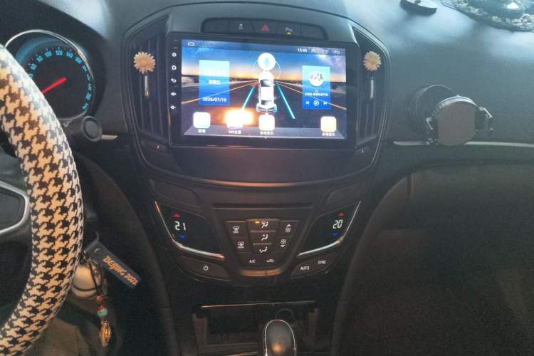 Used Buick Regal 2015 1.6T Leading Technology Model Audio And AC Panel