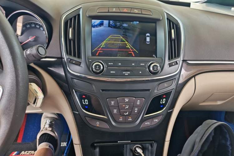 Used Buick Regal 2015 2.0L Leading Fashion Edition Audio And AC Panel