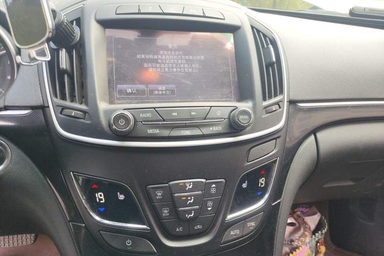 Used Buick Regal 2015 1.6T Elite Tech Model Audio And AC Panel