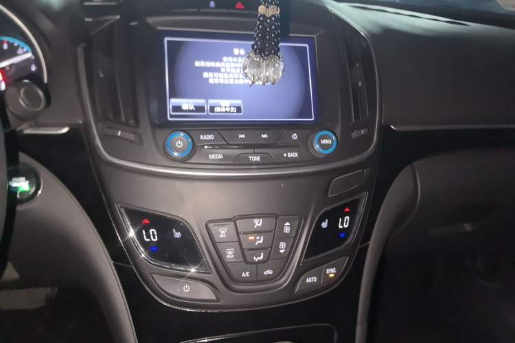 Used Buick Regal 2015 1.6T Elite Tech Model Audio And AC Panel