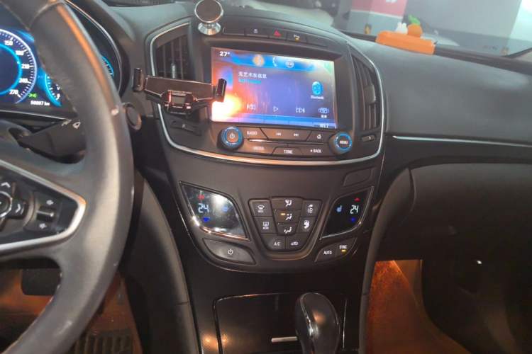 Used Buick Regal 2015 1.6T Elite Tech Model Audio And AC Panel