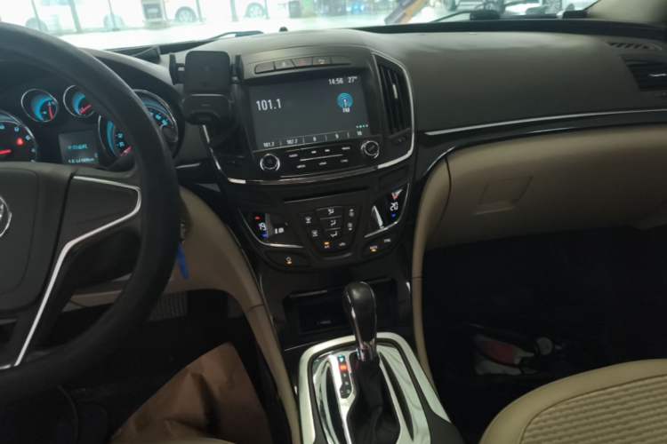 Used Buick Regal 2015 2.0L Leading Fashion Edition Audio And AC Panel