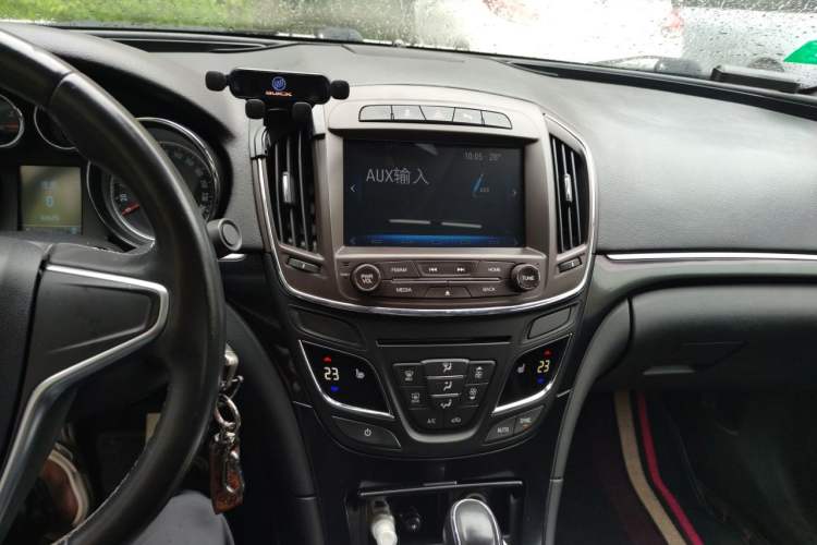 Used Buick Regal 2015 1.6T Fashion Tech Model Audio And AC Panel