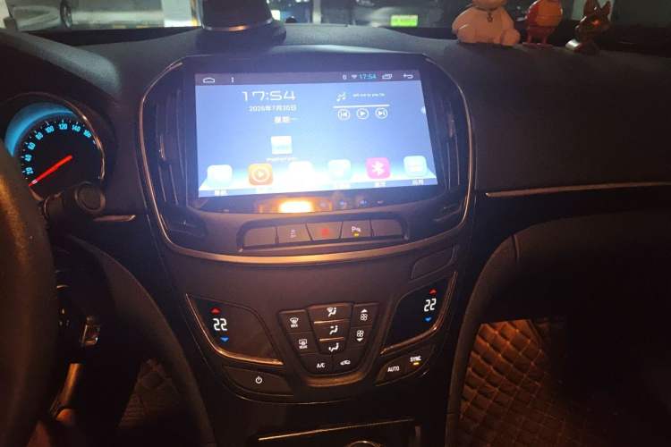 Used Buick Regal 2015 1.6T Fashion Tech Model Audio And AC Panel