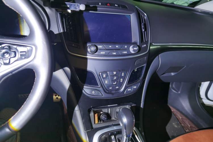 Used Buick Regal 2015 1.6T Elite Tech Model Audio And AC Panel
