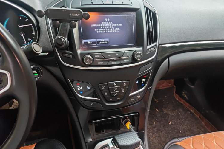 Used Buick Regal 2015 1.6T Elite Tech Model Audio And AC Panel