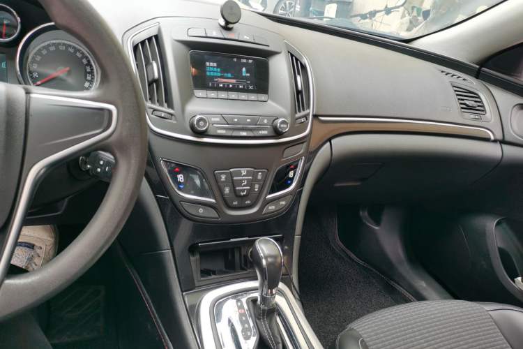 Used Buick Regal 2015 1.6T Leading Technology Model Audio And AC Panel