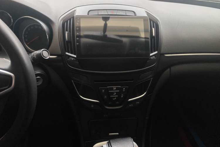 Used Buick Regal 2015 1.6T Leading Technology Model Audio And AC Panel