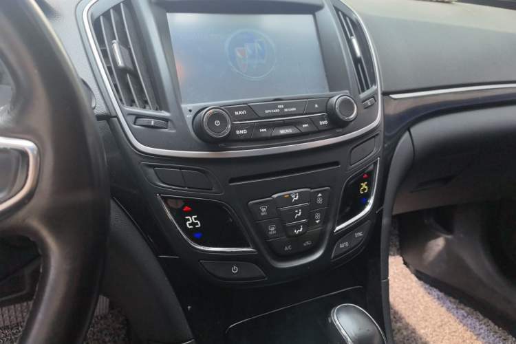 Used Buick Regal 2015 1.6T Leading Technology Model Audio And AC Panel