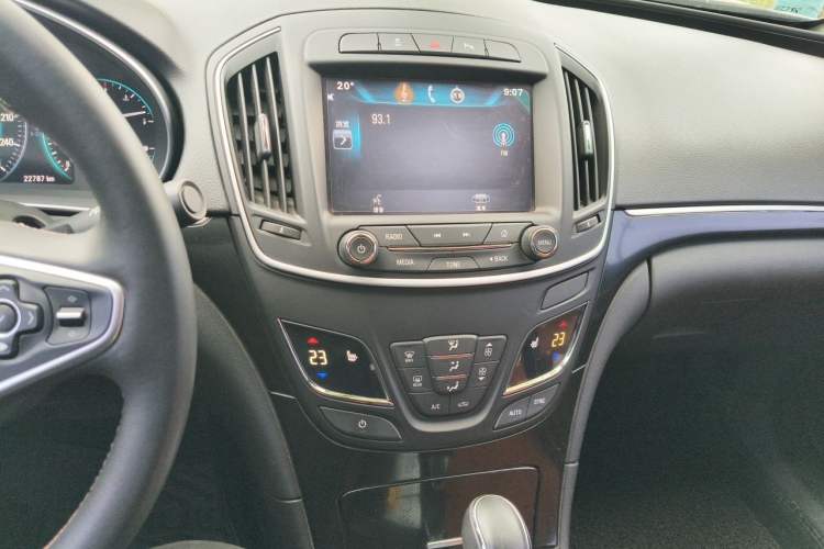 Used Buick Regal 2015 1.6T Elite Tech Model Audio And AC Panel