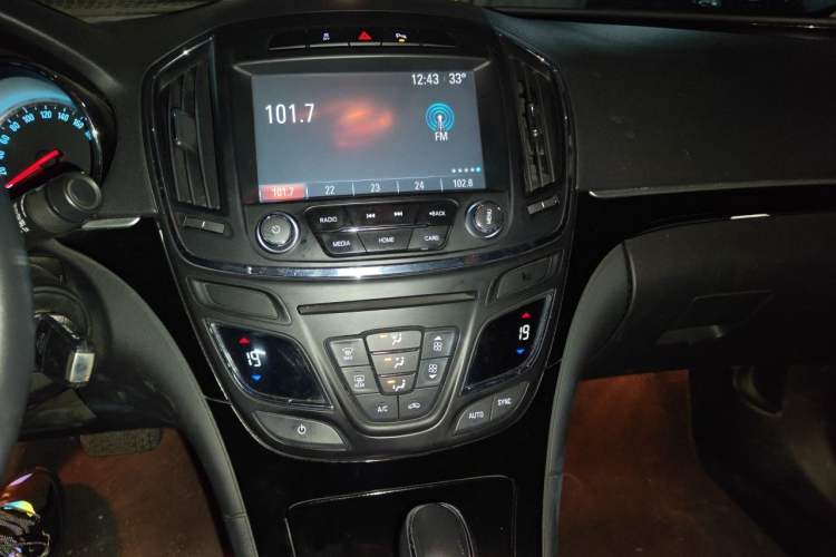 Used Buick Regal 2015 1.6T Leading Technology Model Audio And AC Panel