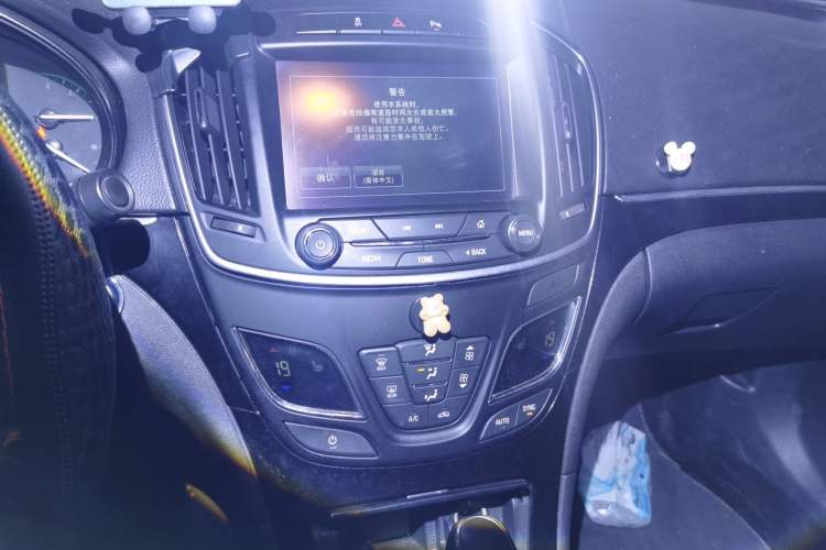 Used Buick Regal 2015 1.6T Elite Tech Model Audio And AC Panel