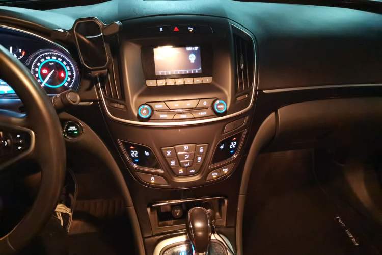 Used Buick Regal 2015 GS 2.0T Grand Sport Edition Audio And AC Panel