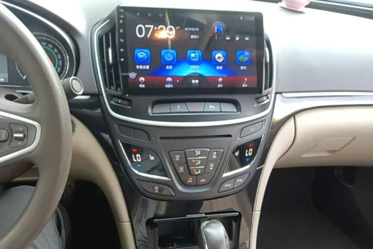 Used Buick Regal 2015 2.0L Elite Fashion Edition Audio And AC Panel