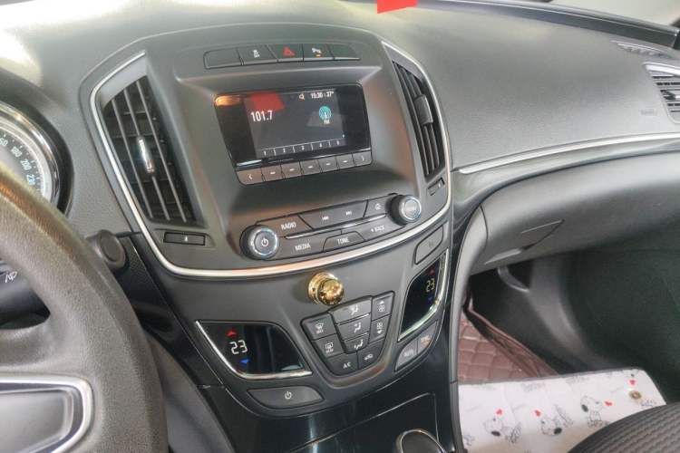 Used Buick Regal 2015 1.6T Leading Technology Model Audio And AC Panel