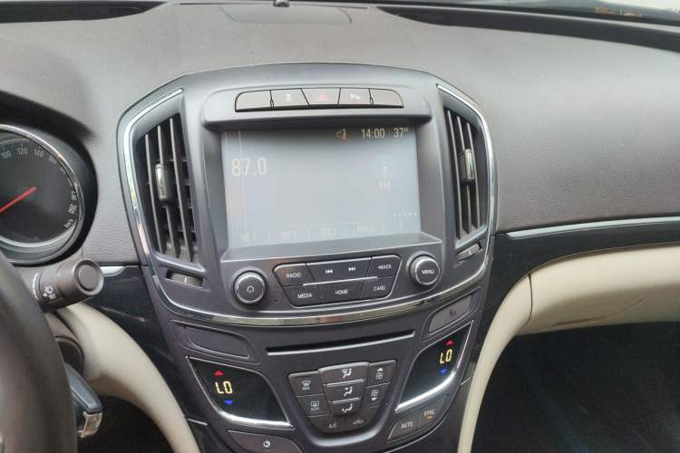 Used Buick Regal 2015 2.0L Leading Fashion Edition Audio And AC Panel