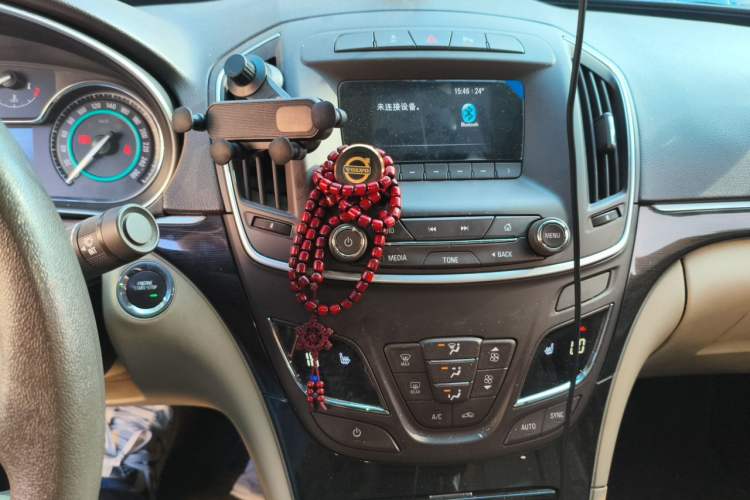 Used Buick Regal 2015 2.0L Elite Fashion Edition Audio And AC Panel