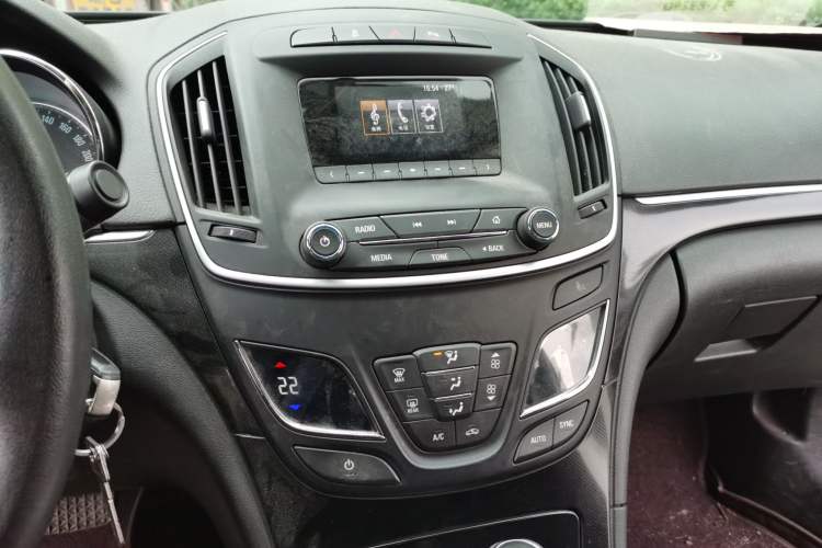 Used Buick Regal 2015 1.6T Leading Technology Model Audio And AC Panel