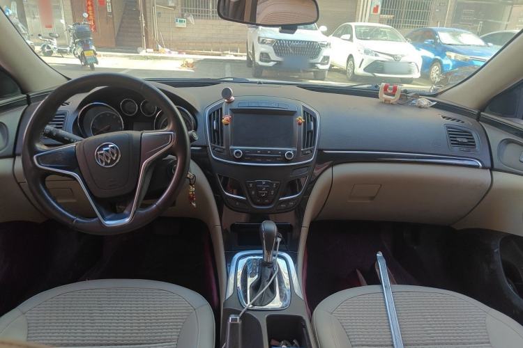 Used Buick Regal 2015 2.0L Leading Fashion Edition Center Console