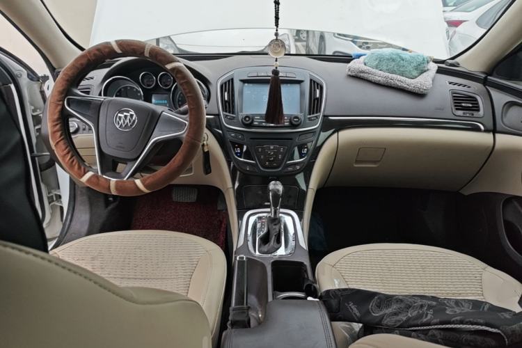 Used Buick Regal 2015 2.0L Leading Fashion Edition Center Console