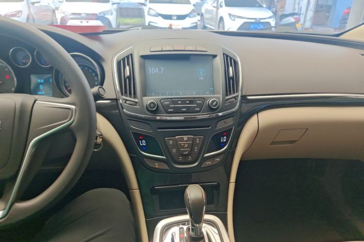 Used Buick Regal 2015 2.0L Leading Fashion Edition Center Console