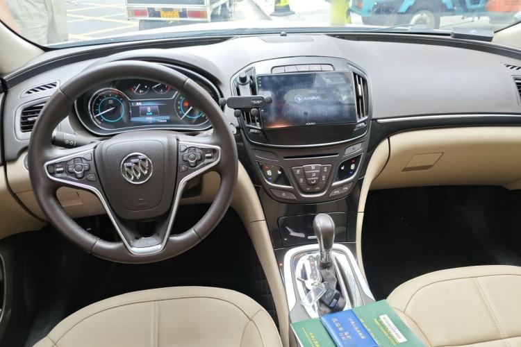 Used Buick Regal 2015 2.0L Elite Fashion Edition Center Console