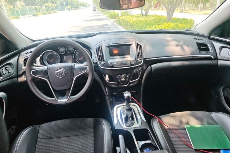 Used Buick Regal 2015 1.6T Leading Technology Model Center Console