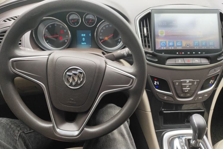 Used Buick Regal 2015 2.0L Leading Fashion Edition Center Console