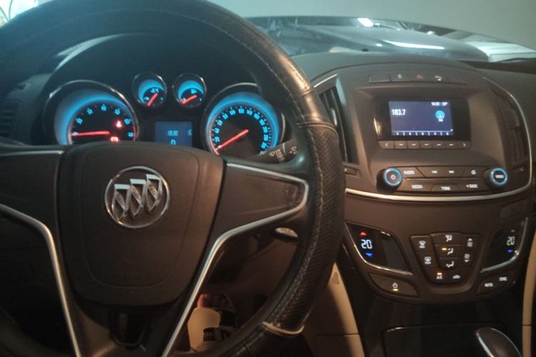 Used Buick Regal 2015 2.0L Leading Fashion Edition Center Console