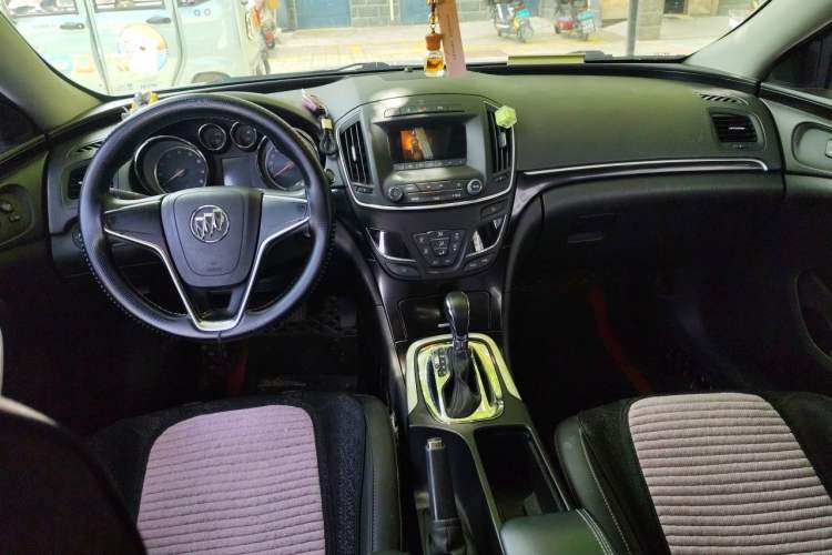 Used Buick Regal 2015 1.6T Leading Technology Model Center Console