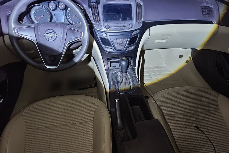Used Buick Regal 2015 2.0L Leading Fashion Edition Center Console