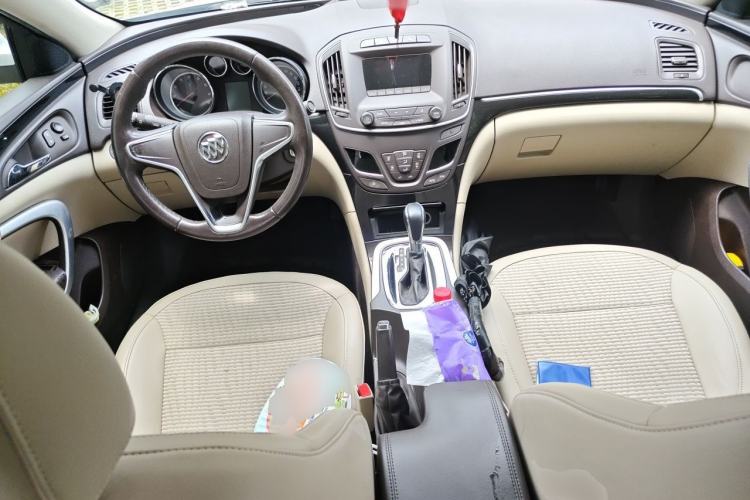 Used Buick Regal 2015 2.0L Leading Fashion Edition Center Console