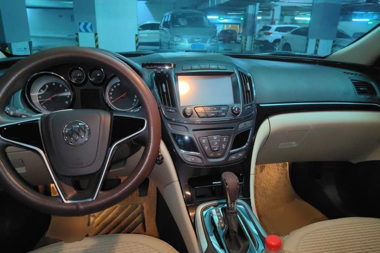 Used Buick Regal 2015 2.0L Leading Fashion Edition Center Console